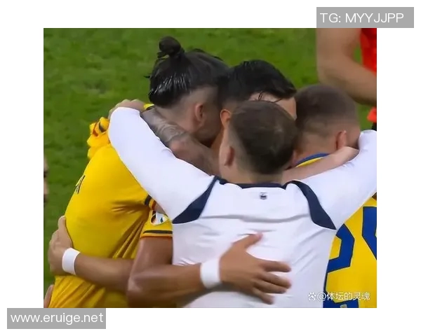 惊呆！比赛结束哨声一响，两队球员瞬间变亲密好友，死斗变团结